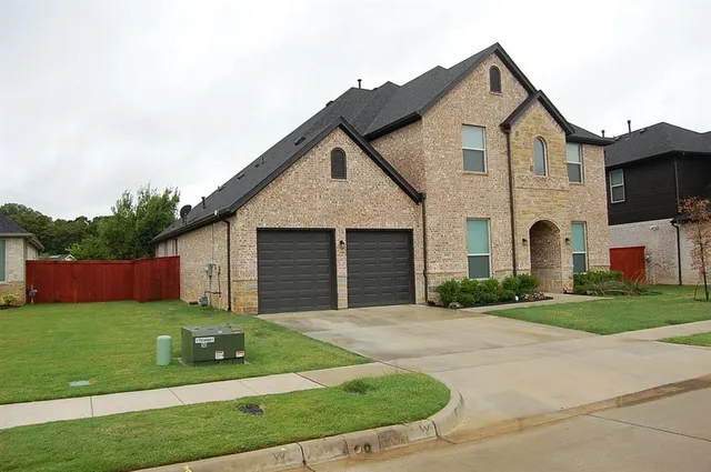 $3,900 | 3917 Belle Maison Court, Arlington, TX 76016