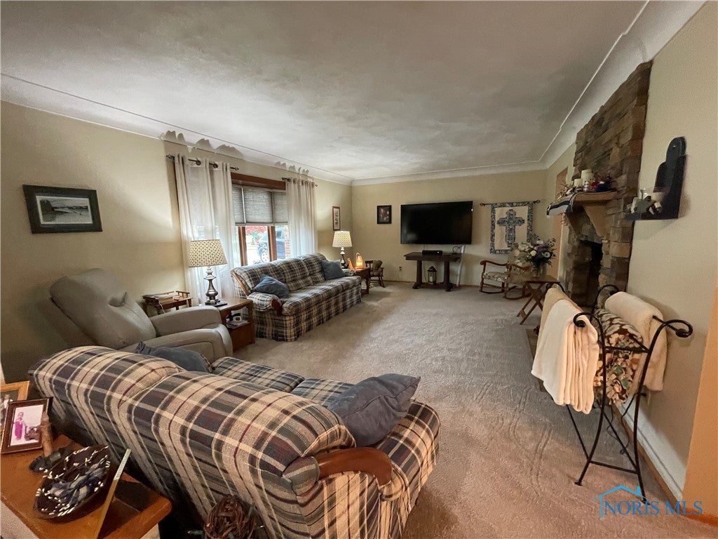 24210 James Ridge Road Millbury, OH 43447 - Photo 7 of 36 Family Rm