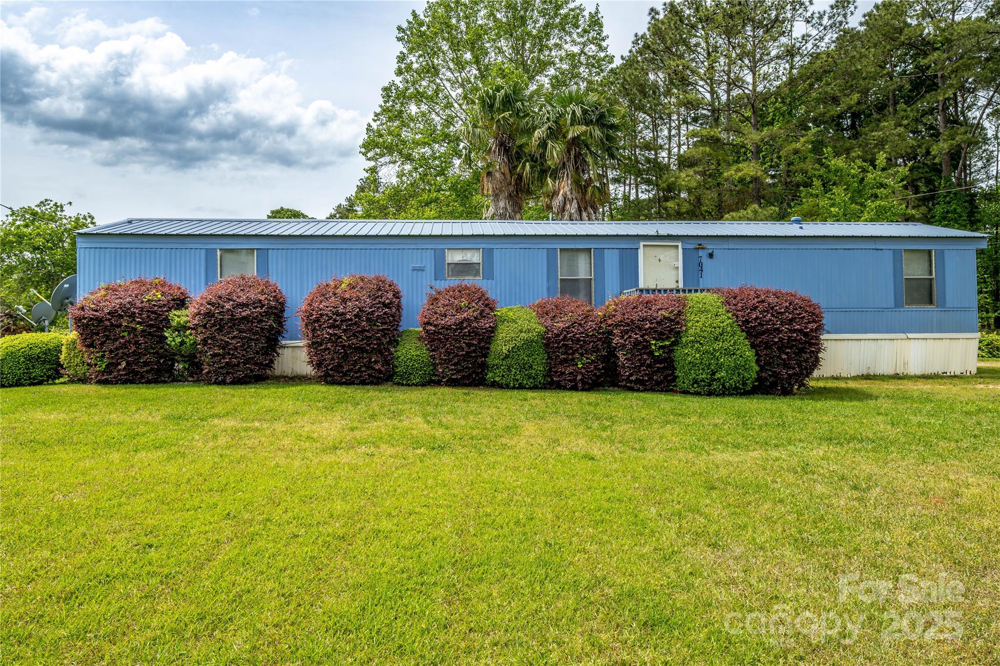 7041 Kays Drive York, SC 29745 - Photo 2 of 27