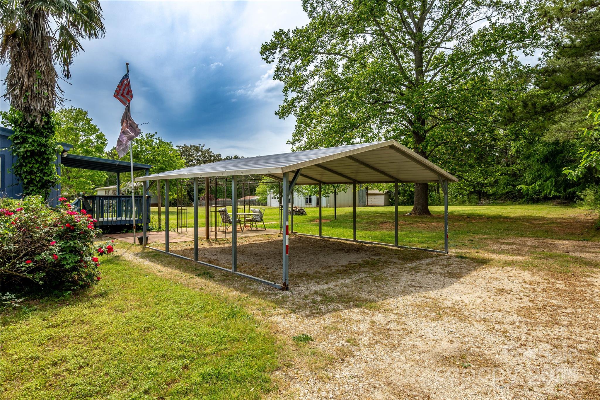 7041 Kays Drive York, SC 29745 - Photo 3 of 27