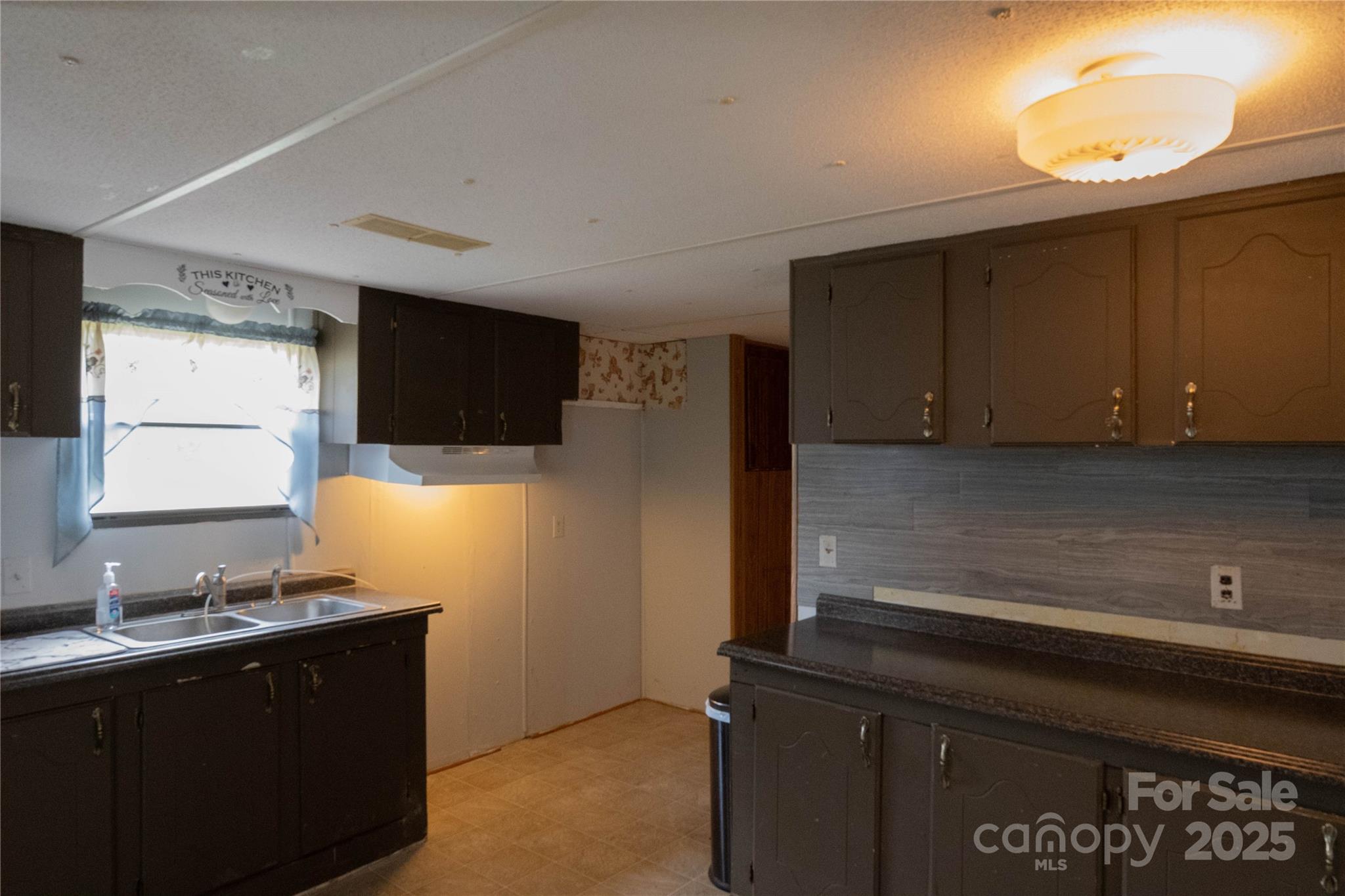 7041 Kays Drive York, SC 29745 - Photo 7 of 27