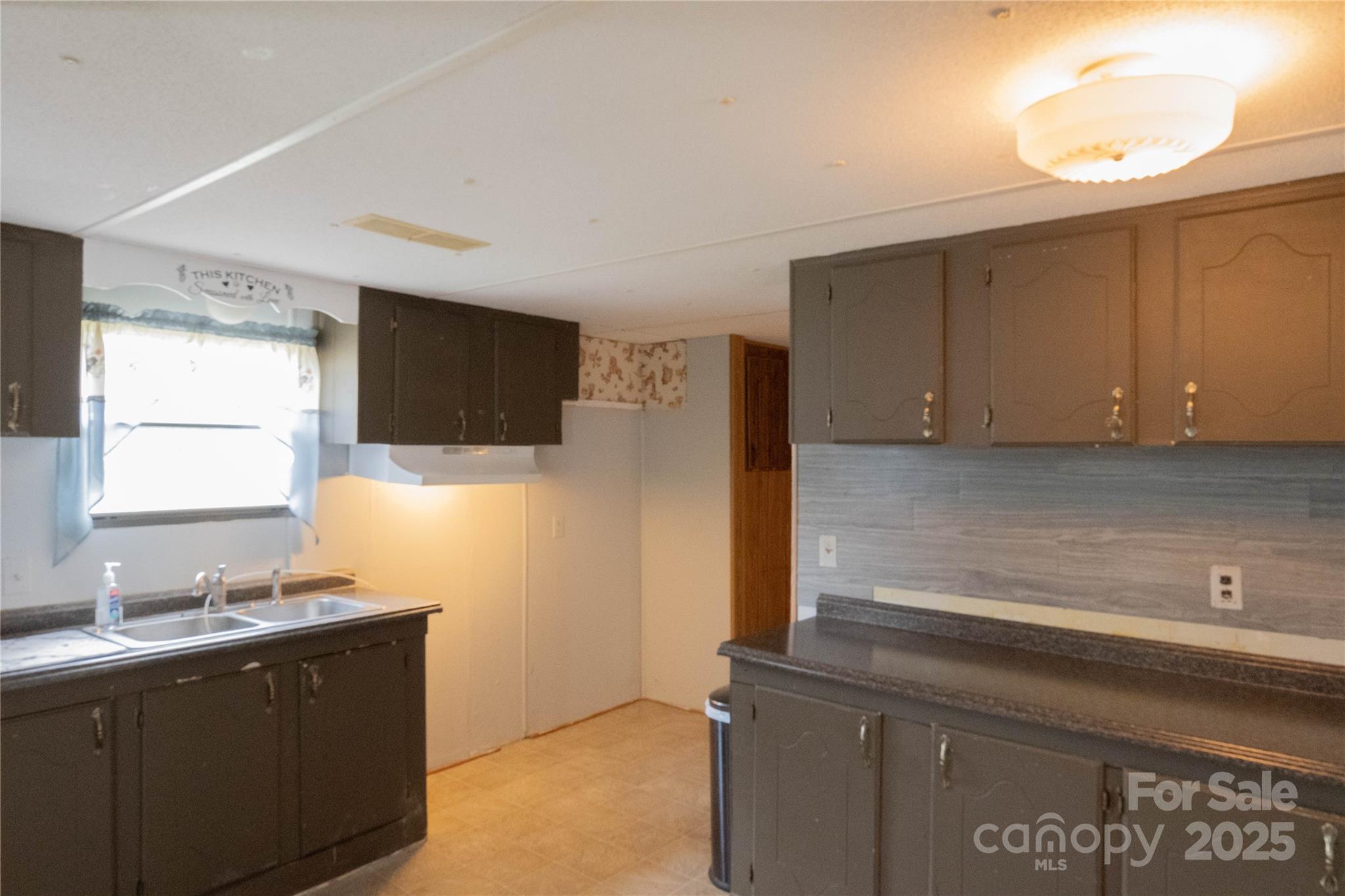 7041 Kays Drive York, SC 29745 - Photo 8 of 27