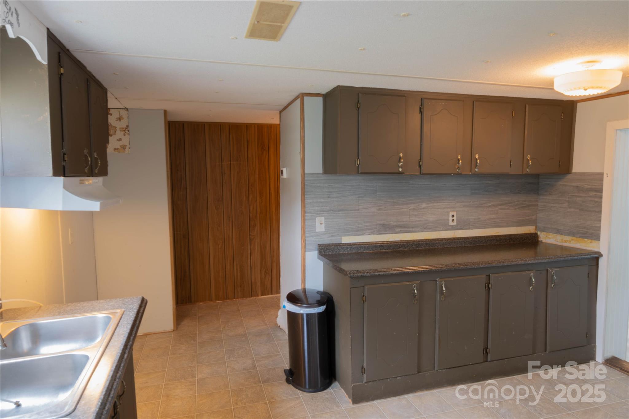 7041 Kays Drive York, SC 29745 - Photo 9 of 27