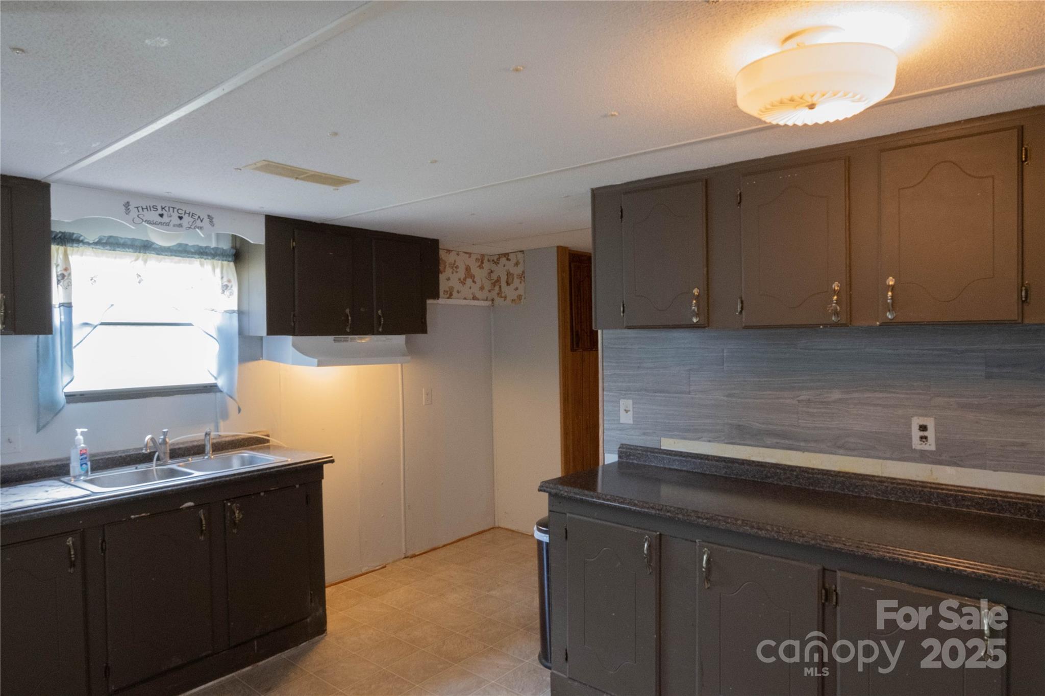 7041 Kays Drive York, SC 29745 - Photo 10 of 27