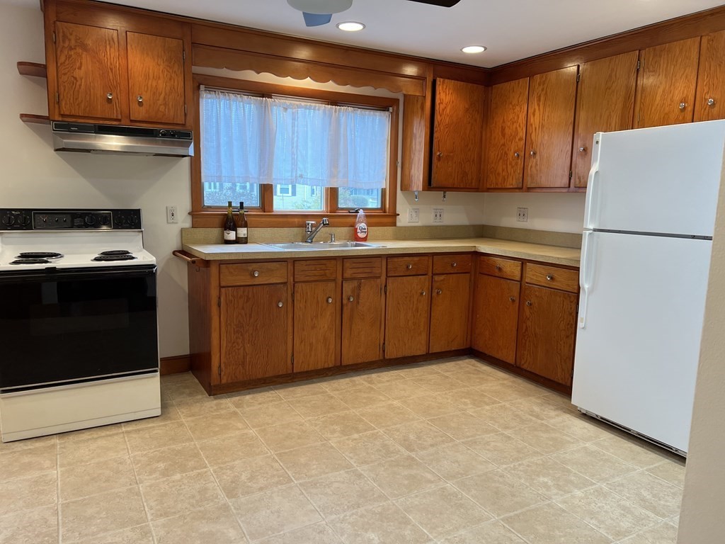 43 Longmeadow Road Beverly, MA 01915 - Photo 3 of 9 Gallery Image 3