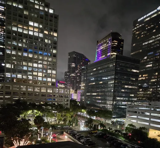 $5,000 | 801 Brickell Bay Drive, Unit 764, Miami, FL 33131