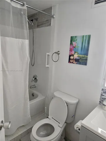 $5,000 | 801 Brickell Bay Drive, Unit 764, Miami, FL 33131