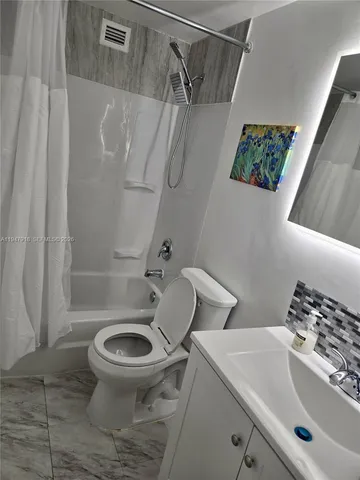 $5,000 | 801 Brickell Bay Drive, Unit 764, Miami, FL 33131