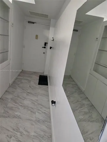 $5,000 | 801 Brickell Bay Drive, Unit 764, Miami, FL 33131