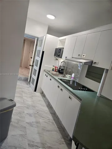 $5,000 | 801 Brickell Bay Drive, Unit 764, Miami, FL 33131