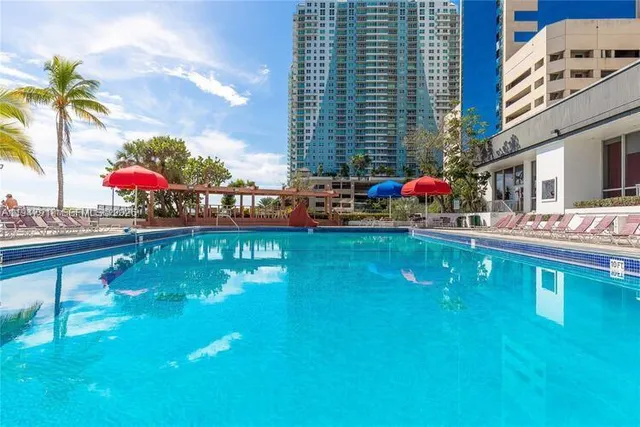 $5,000 | 801 Brickell Bay Drive, Unit 764, Miami, FL 33131