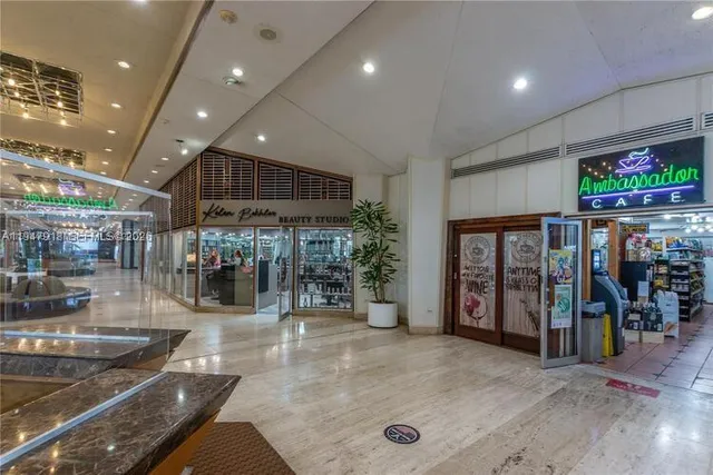 $5,000 | 801 Brickell Bay Drive, Unit 764, Miami, FL 33131