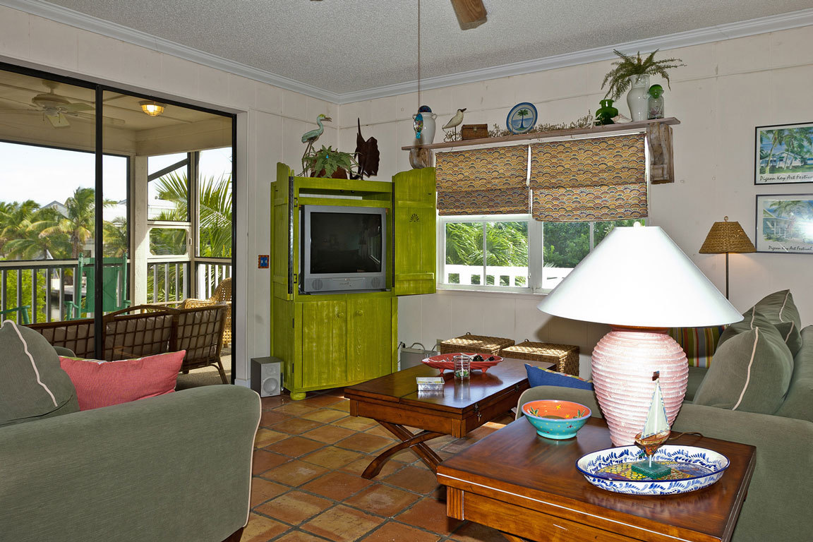 275 Blackbeard Road Summerland Key, FL 33042 - Photo 16 of 26 Living room
