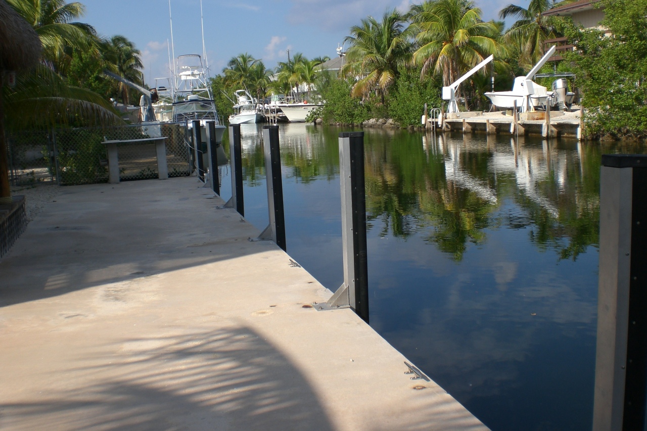 Concrete seawall with bumpers
