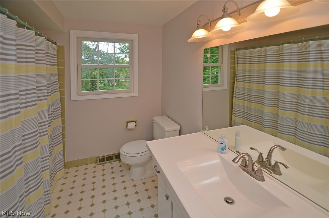 28527 Knickerbocker Road Bay Village, OH 44140 - Photo 27 of 32 Gallery Image 27