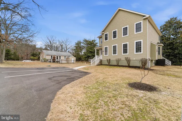 a house with yard and a trees