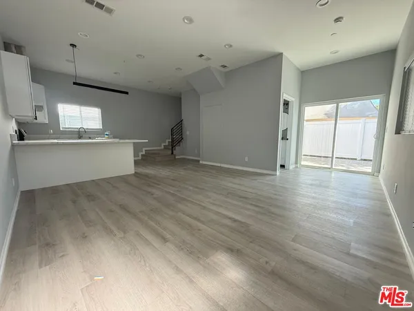$3,250 | 15964 Gault Street, Van Nuys, CA 91406