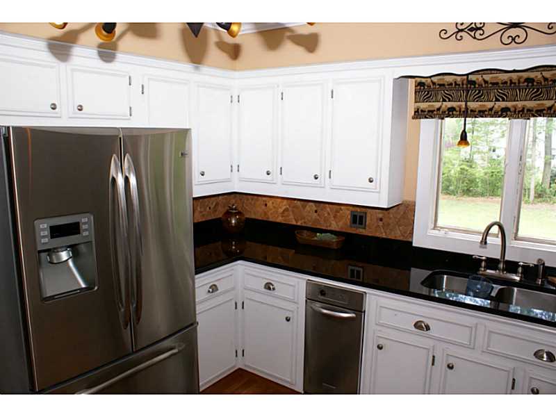 156 Pippin Orchard Road Cranston, RI 02921 - Photo 12 of 19 Kitchen.