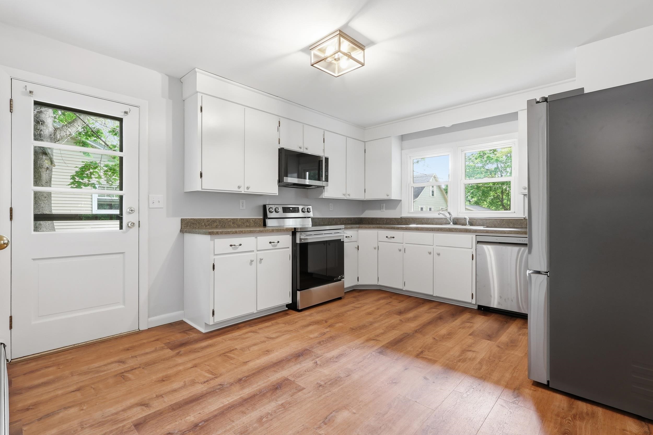 85 Whitney Avenue Manchester, NH 03104 - Photo 10 of 58