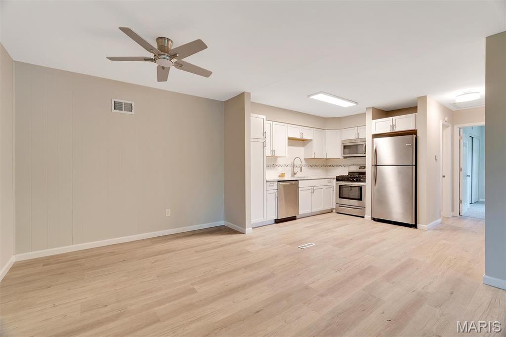 128 Shadalane, Unit E Ballwin, MO 63011 - Photo 4 of 19