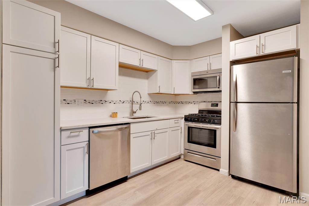 128 Shadalane, Unit E Ballwin, MO 63011 - Photo 5 of 19