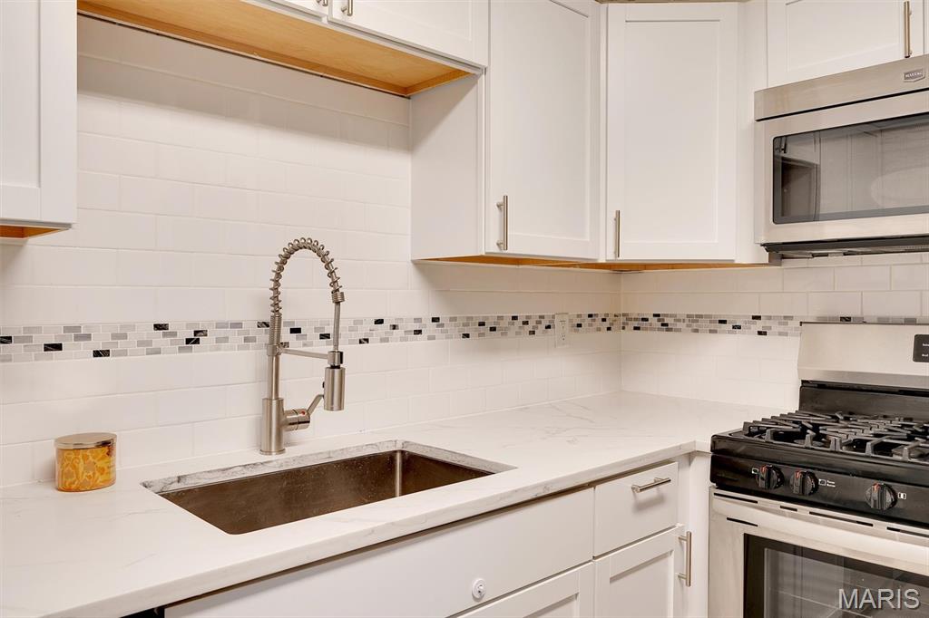 128 Shadalane, Unit E Ballwin, MO 63011 - Photo 7 of 19