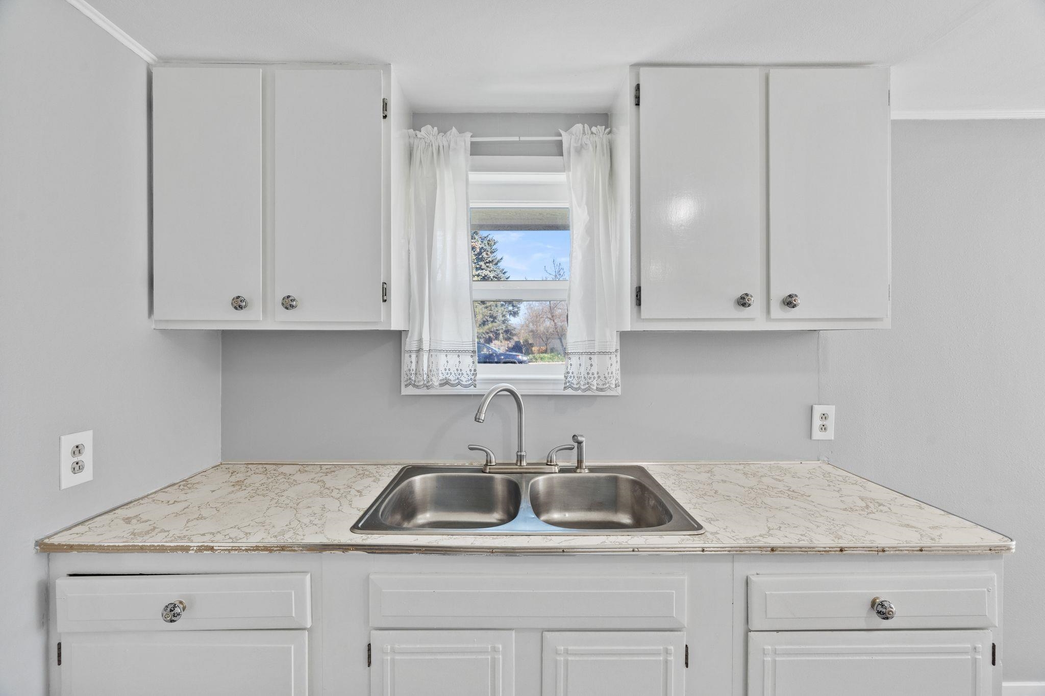 712 South Evergreen Road Spokane Valley, WA 99216 - Photo 8 of 23