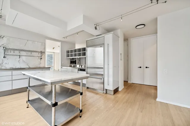 $6,900 | 1300 North Astor Street, Unit 15AB, Chicago, IL 60610