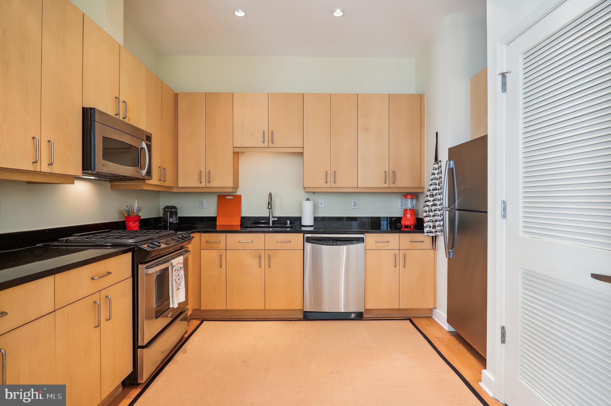 675 E Street Northwest, Unit 250 Washington, DC 20004 - Photo 3 of 19 Large Kitchen