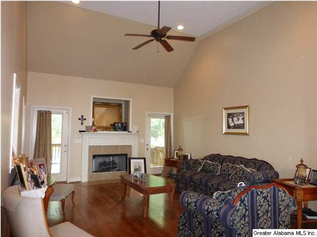 109 Shire Circle Alabaster, AL 35007 - Photo 2 of 32