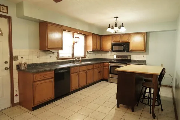 $220,000 | 1203 South Highland Drive, Harrisonville, MO 64701