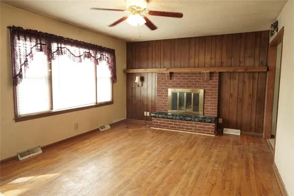 $220,000 | 1203 South Highland Drive, Harrisonville, MO 64701