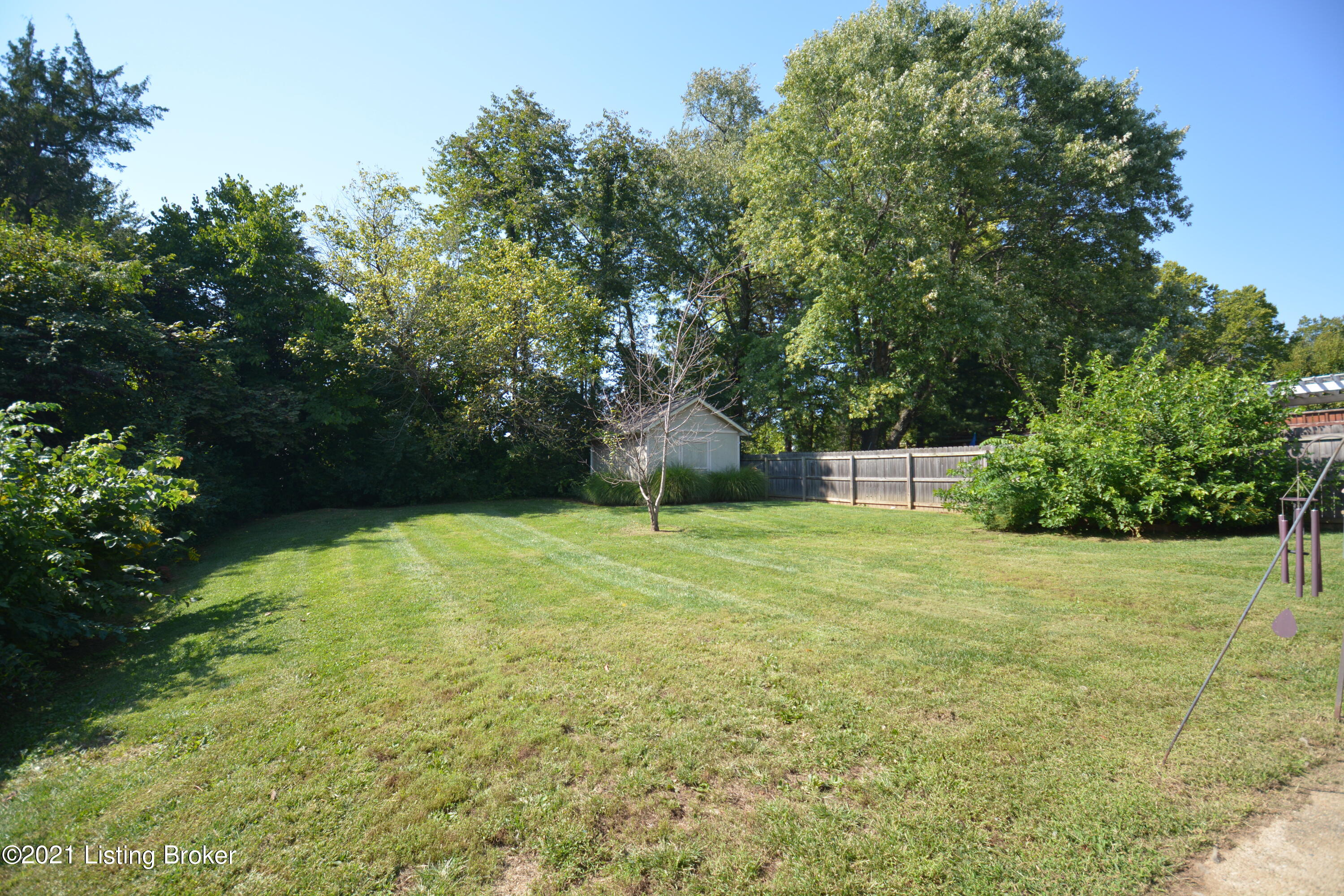 5522 Random Way Louisville, KY 40291 - Photo 13 of 14 Nice Yard