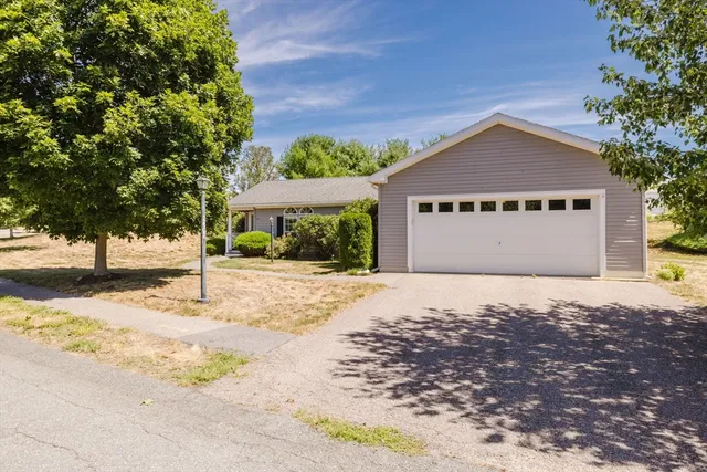 $349,900 | 2602 Green Street, Middleboro, MA 02346