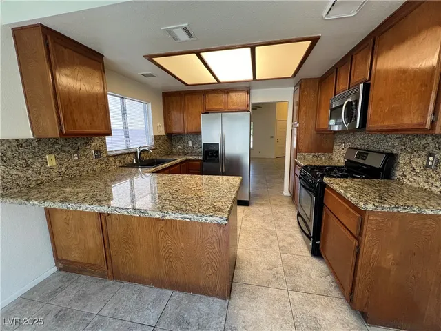 $2,095 | 8901 Clear Blue Drive, Las Vegas, NV 89117