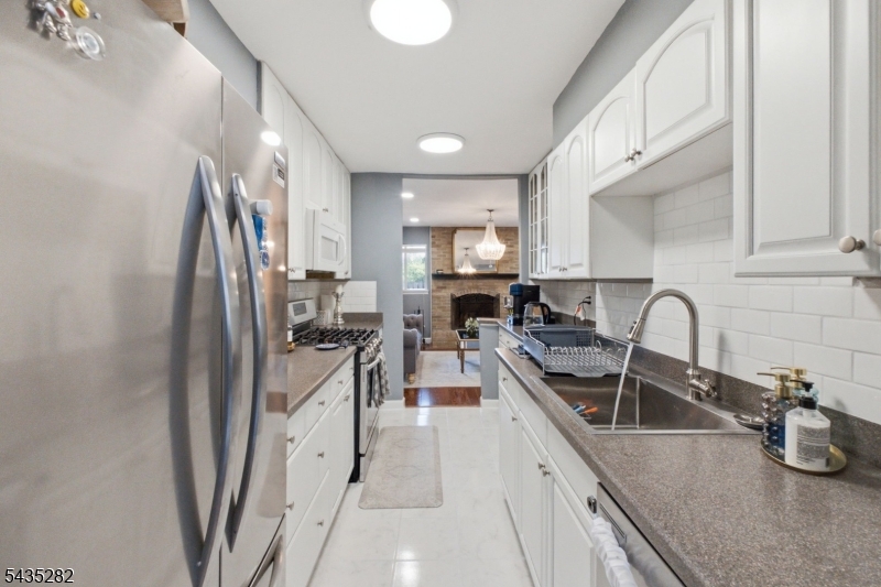 31 Chelsea Way Bridgewater, NJ 08807 - Photo 8 of 20