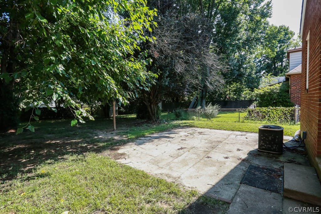 1806 Hilliard Road Henrico, VA 23228 - Photo 26 of 28 a view of a backyard with green space