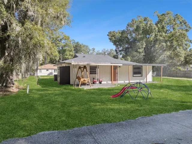 a view of a house with a backyard