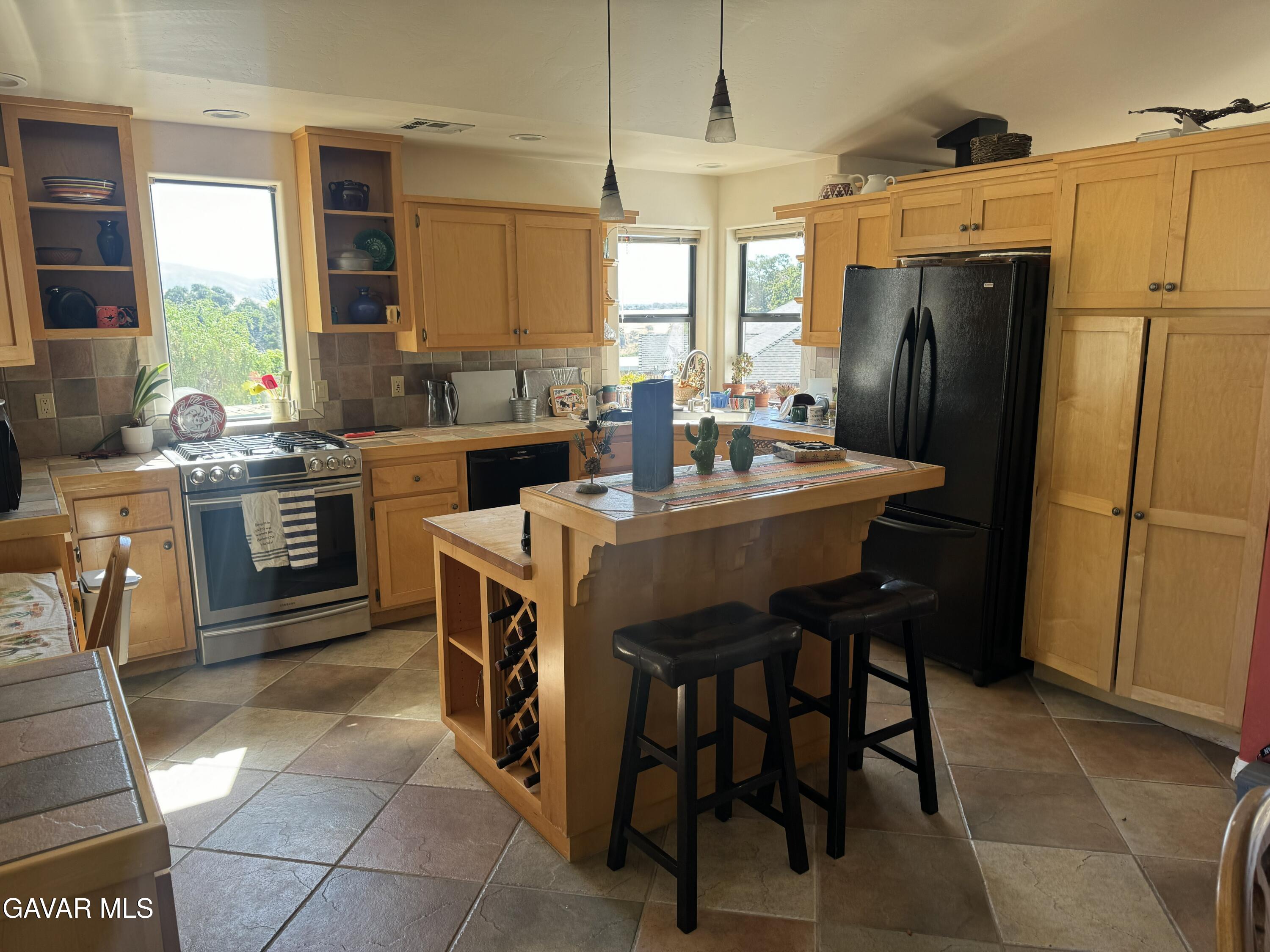 21405 Prospect Avenue Tehachapi, CA 93561 - Photo 7 of 20 kitchen 2