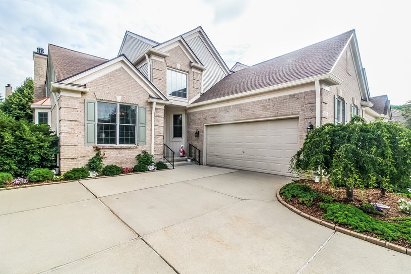 1670 Maple Creek Court Rochester, MI 48306 - Photo 3 of 43 31352779-2.JPG