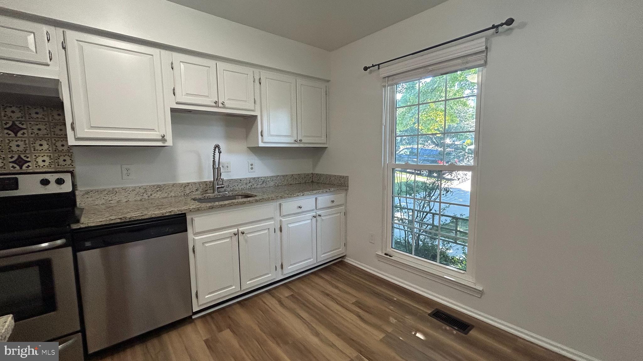10603 Reed's Landing Circle Burke, VA 22015 - Photo 8 of 31 Gallery Image 8