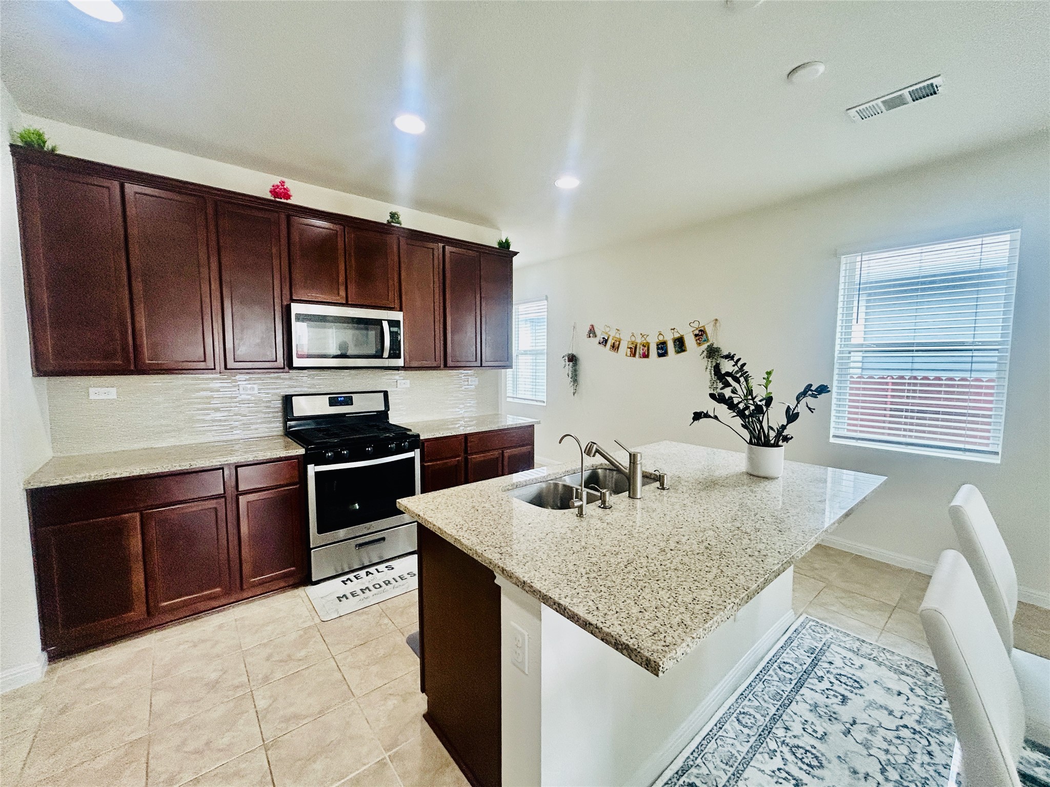 428 Gaida Loop Georgetown, TX 78628 - Photo 3 of 33