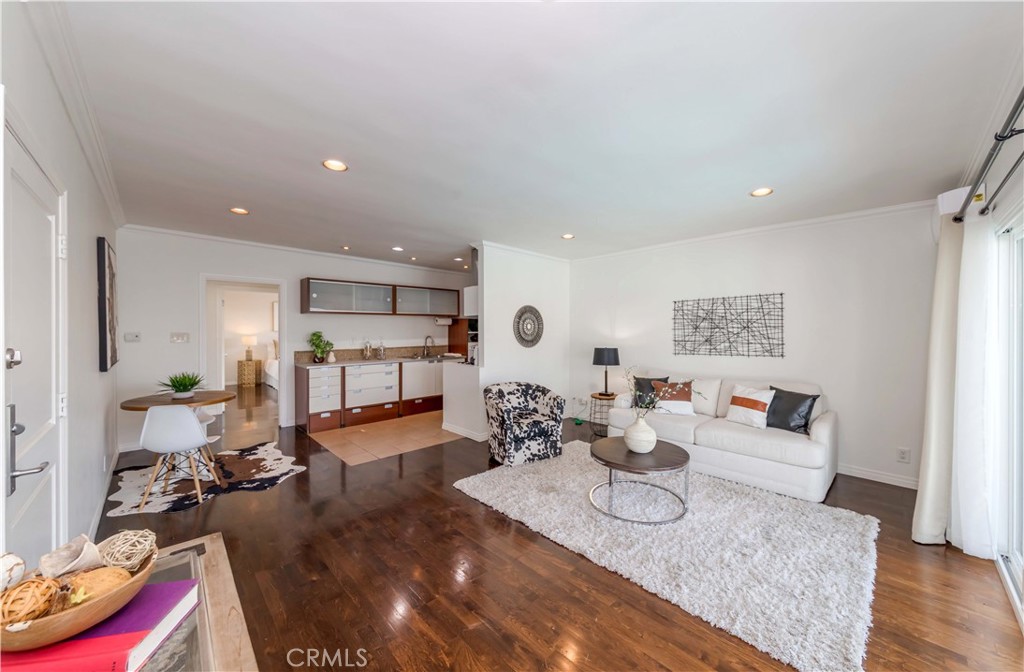 1255 North Harper Ave Unit 17