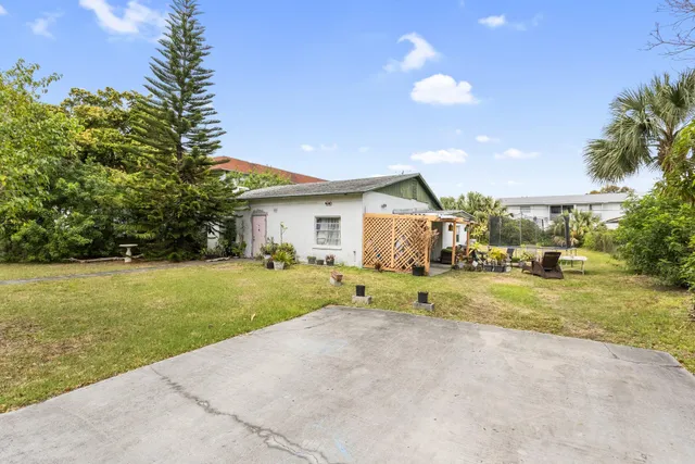 a view of an outdoor space and a yard