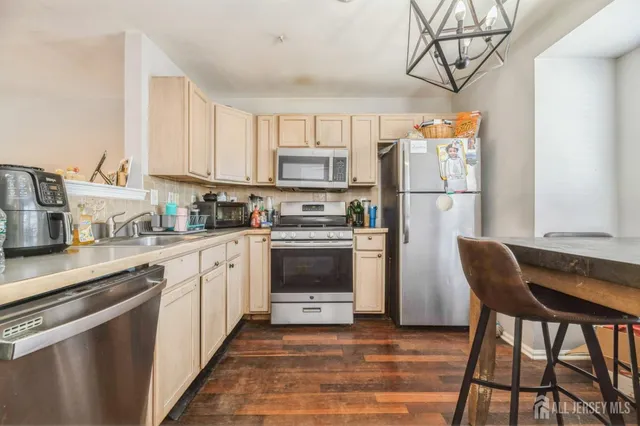 $439,000 | 109 Giera Court, Sayreville, NJ 08859