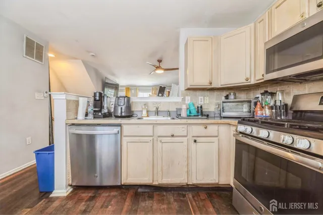 $439,000 | 109 Giera Court, Sayreville, NJ 08859