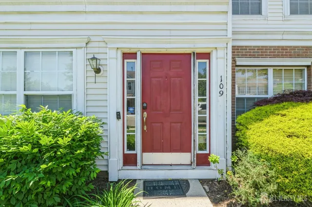 $439,000 | 109 Giera Court, Sayreville, NJ 08859