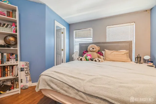 $439,000 | 109 Giera Court, Sayreville, NJ 08859