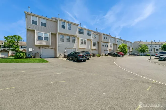 $439,000 | 109 Giera Court, Sayreville, NJ 08859