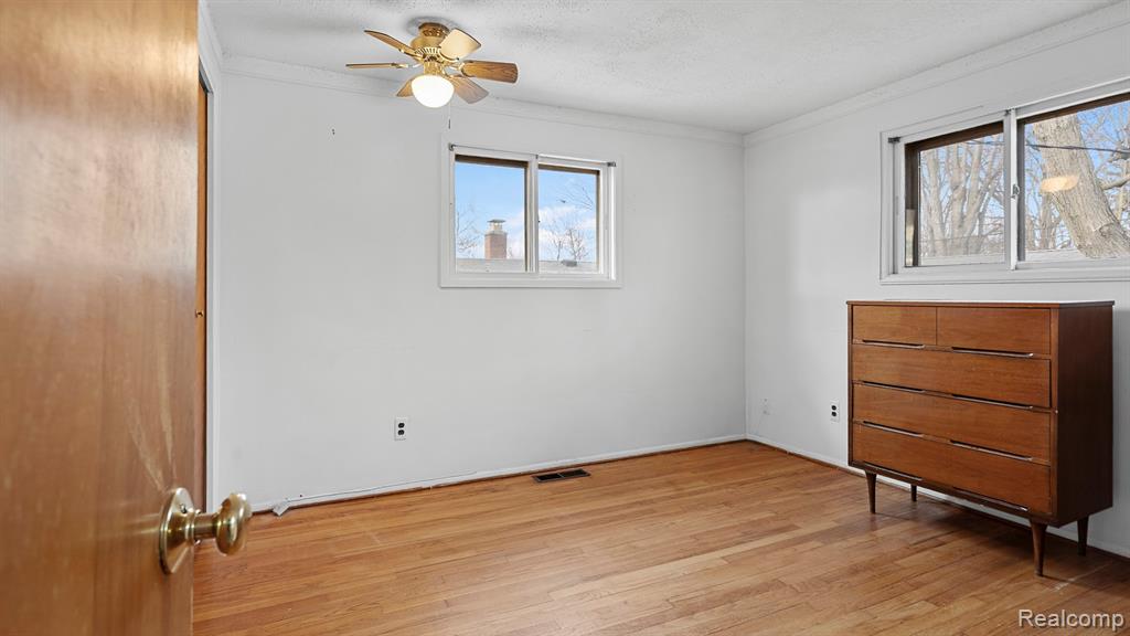 3262 Grange Road Trenton, MI 48183 - Photo 14 of 25 Gallery Image 14